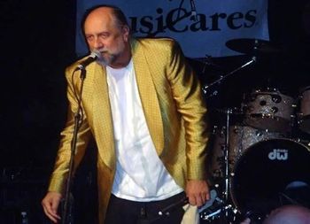 Mick Fleetwood introducing Stevie at MusiCares Pete Bardens concert
