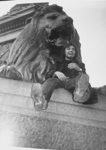 Jorge Manzano me tomó ésta en la Plaza Trafalgar, en Londres
