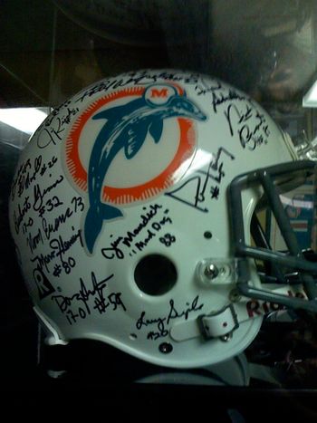 1972 undefeated Miami Dolphins helmet signed by team!
