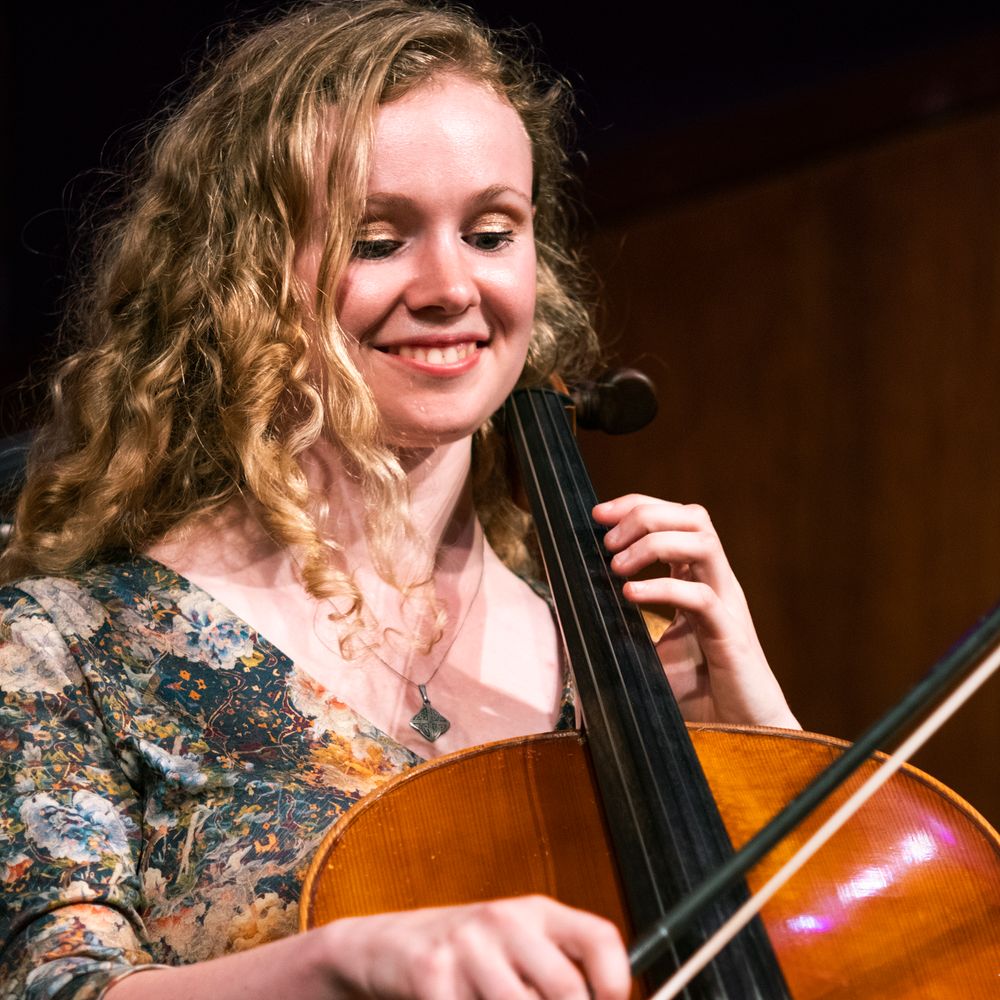 Ellen Gira, Cello