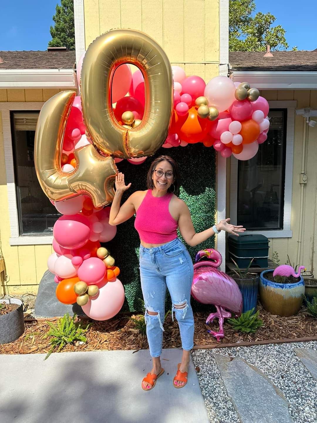 posing with birthday balloons｜TikTok Search