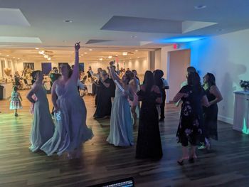 Wedding Party Fun on the Dancefloor
