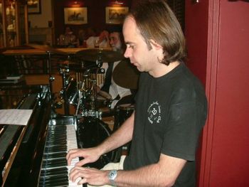 Juan Galiardo - Piano
