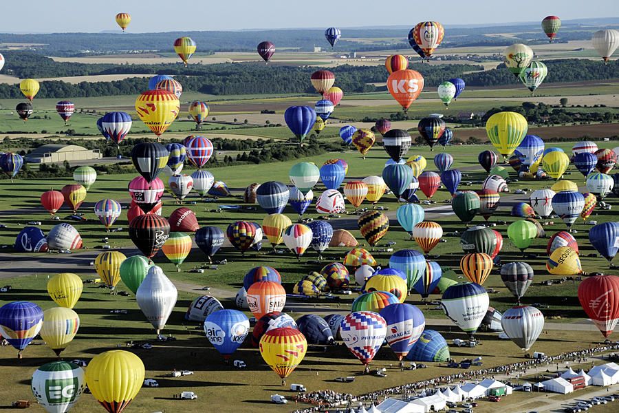 400 Hot air balloons
France
