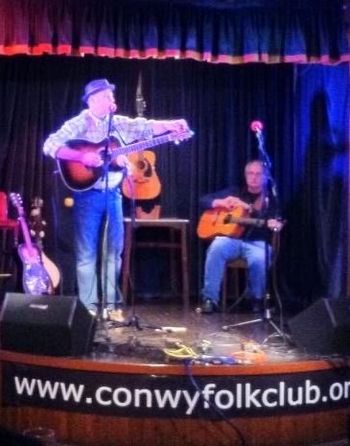Conwy Folk Club with Brian Kalinec the guy with the guitar 😊
