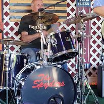 The legendary Gary Zabadal laying down some tasty rhythm. Good looking kick drum!
