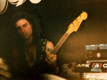 Mean Fiddler, London, 1986 Bruce on bass. Photo by Steve Power

