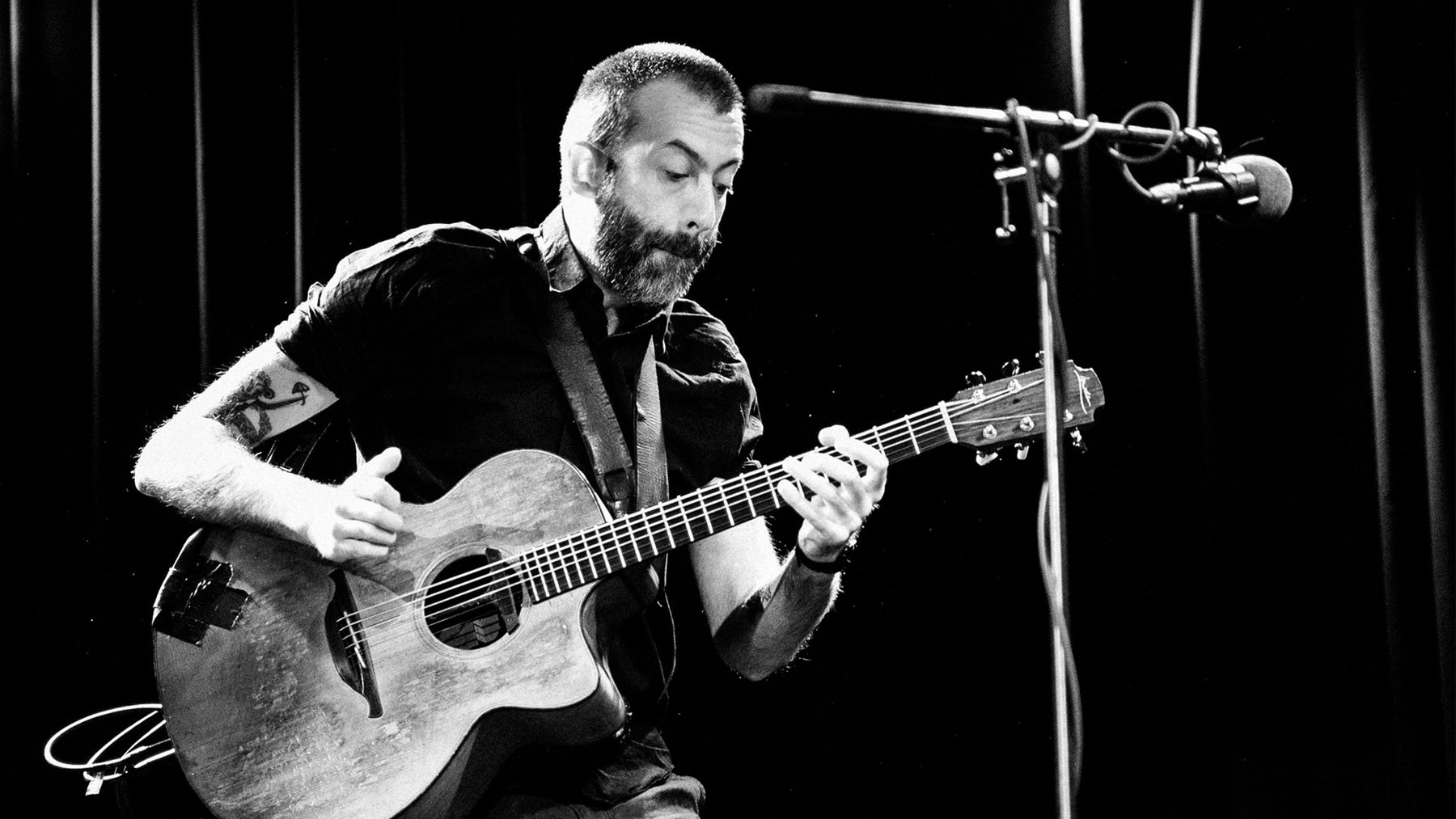 Jon Gomm strings