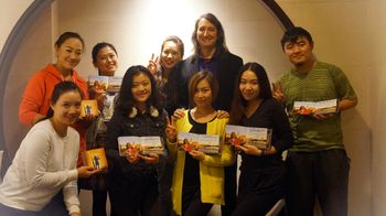 Xin Yi musicians are holding Ron's new version of "Europa" that was just released in China in November!
