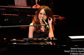 SereneKoong龚芝怡 － Huayi2012 in:music concert, Esplanade [Credit: Martin Chua]
