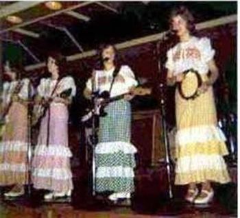 The Angelettes in 1973 Foot tappin' music!
