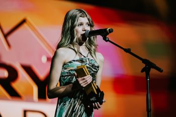 Photo credit: Katherine Marie Colwell at the 2024 Country Music Alberta Awards. Hayley Isabel was the recipient of the Youth Horizon Award.
