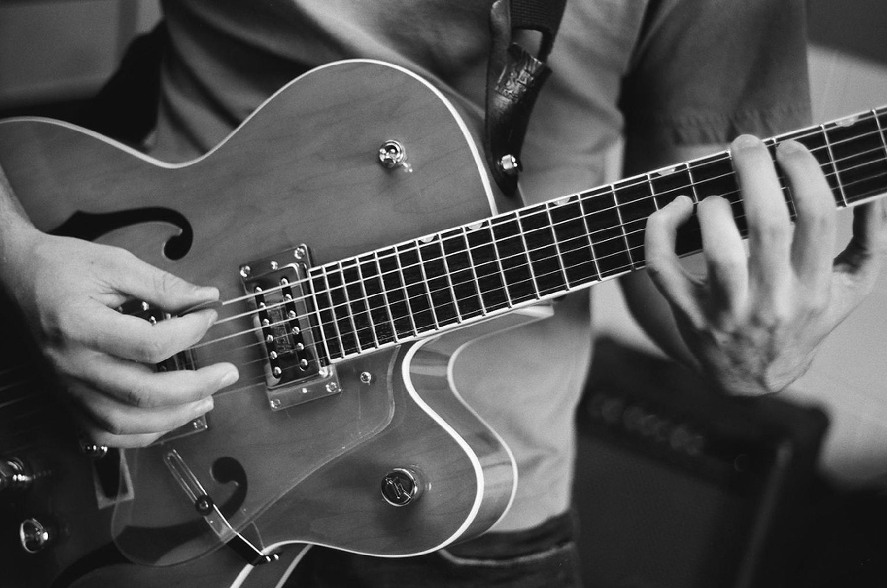 NJ Guitar and Bass Center - Hollowbody Guitars