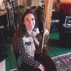 Claire has been teaching students of all ages for 15 years.  She currently has students ranging in age from 8 - 77 years old.  Students learn technique, music theory and musicianship all while having fun! Claire offers lessons in Violin, Fiddle, Viola, Guitar & Songwriting.