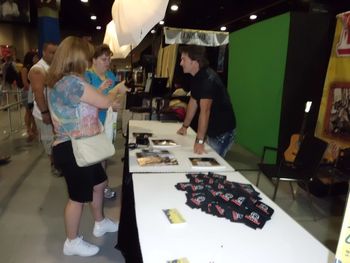 Greg signs and greets fans at CMA MUSIC FEST in the FAN FAIR HALL!
