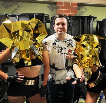 Pic with the Gold Dancers at Glow Campus Iowa - Oct 2021
