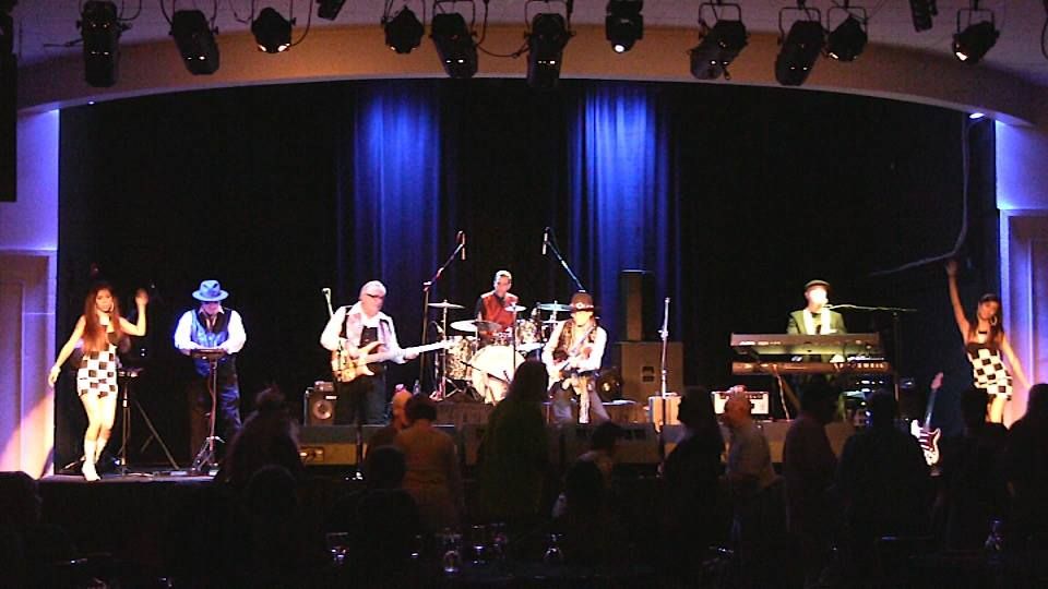 PAISLEY CRAZE Photos