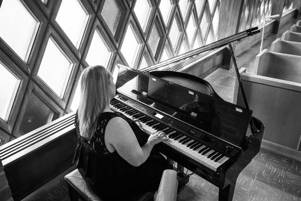 Click the picture to learn more about hiring Katie Ann to be your wedding pianist. 