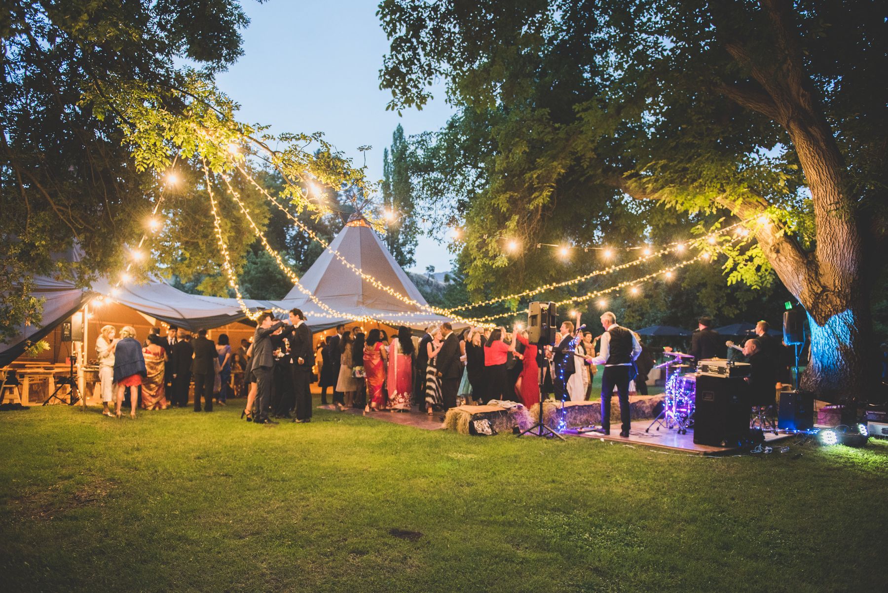 Freefall Wedding Band Queenstown