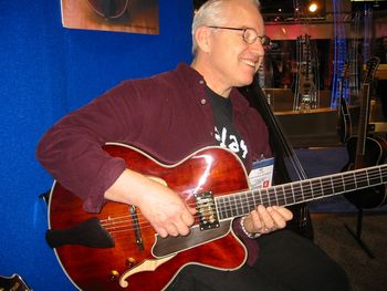 Fabulous player ,teacher, author, composer & friend Sid Jacobs enjoys Jimmy Wybles' new guitar
