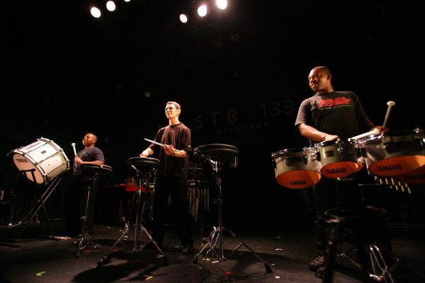 Lyle Carr, Zak Bond y Yo en la realización de STB en Tokio, Japón