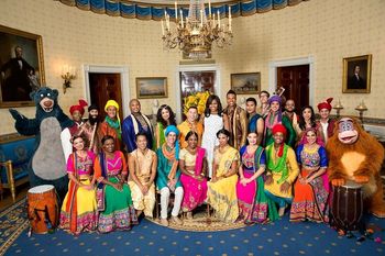 Después de una actuación por la Primera Dama de Estados Unidos, Michelle Obama en la Casa Blanca para el libro de la selva de Disney fundido
