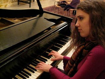 Lara Driscoll (piano) Robert Meier (photo)
