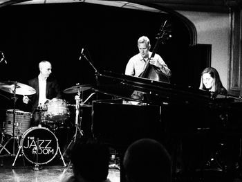 Lara Driscoll Trio: Dave Laing (drums), Mike Downes (bass), Lara Driscoll (piano), Gee Wong (photo)
