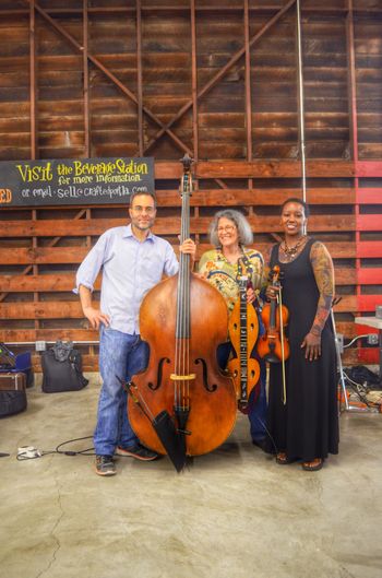 Joellen Lapidus and the Urban Gypsiesa Gypsy Band 2016 with Oliver Steinberg on upright bass, Joellen, Yvette Devereaux on violin
