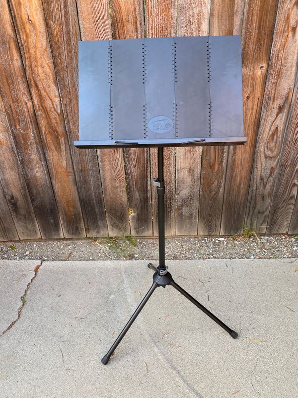 COLLAPSIBLE LIGHT WEIGHT MUSIC STAND WITH CANVAS CARRYING CASE