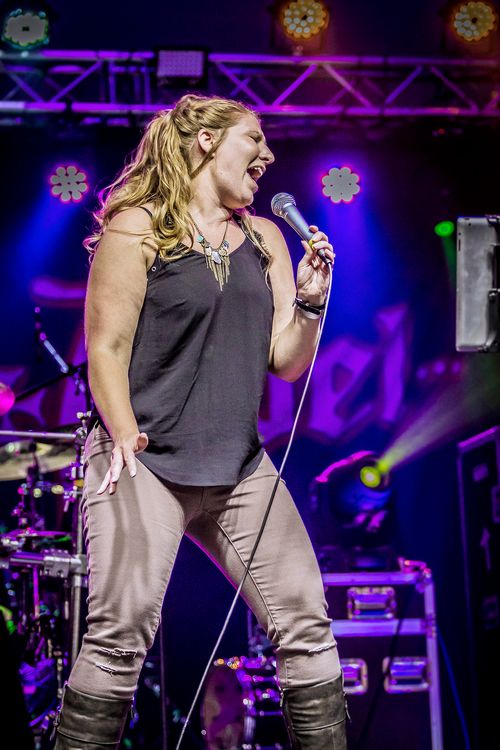 Nikki wows the crowd at Rockn' for Heroes