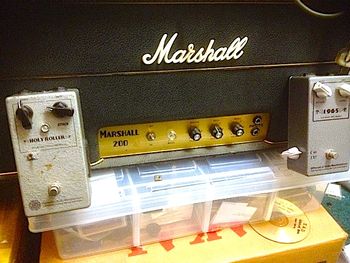 Marshall 200 pig-same as Ronno's and 2x mk1 DAM fuzzes
