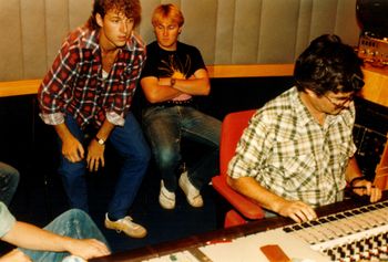Soundtrack Australia Studios 1982 with Mainstream
