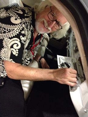 Bob autographing a Car-Miami Convention Ctr
