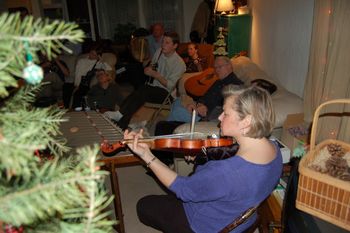 Leslie Krom Selden, a founding member of Hogeye Navvy and longtime performing partner with Mac, performs on fiddle with the band from time to time.
