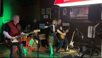 Losing Our Faculties - Set Back Inn, Tarrytown, NY 11-16-19 This has to be from The Trooper by Iron Maiden because that's when Brittney and Dave go back to back - Also, my hand is fretting an E which makes sense for The Trooper
