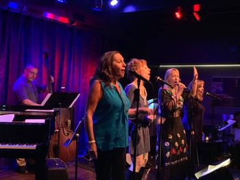 Carolee Goodgold, Janie Barnett, Diane Garisto, Emily Bindiger singing Laura’s “Stoned Soul Picnic”
