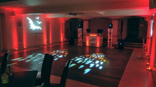 DJ Ricky Gold DJing a Wedding at the Italian Villa, Compton Acres. Pure Elegance with large 1.5m Podiums extensive uplighting and 2 static wall projections (the uplighting colour and bats wer