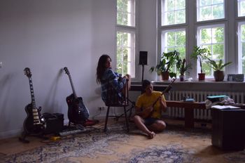 Band photo in the livingroom in Berlin, spring 2016.
