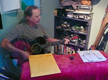 Rick and his Shenandoah (bequeathed to him by Dave Alvin) - working out an arrangement.  Photo by - GR
