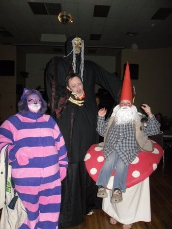The Cheshire cat and her toothfairy hubby won best couple, the tall dude grand prize, and the gnome got 3rd, way to go guys.
