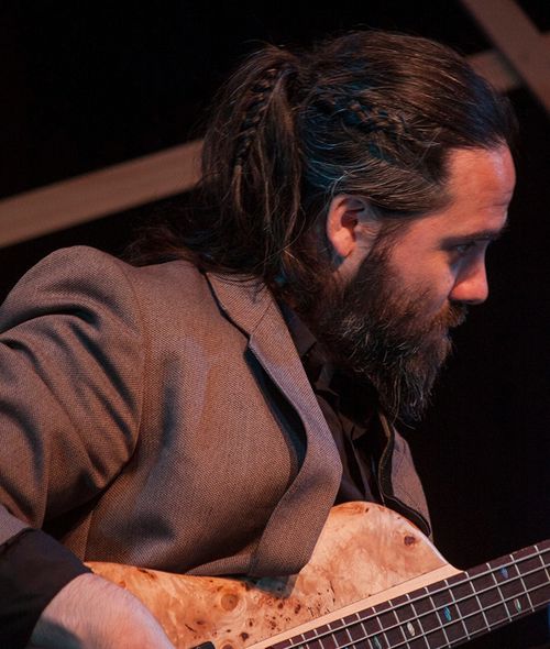 Jero Santillán (bass/bajo)