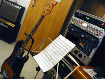 Bassist Serginho Carvalho’s setup for Fernanda Froes-Pruett’s recording sessions at Estudio Cayres - São Paulo, SP, Brazil - Copyright © 2018 Double Feather Productions. All rights reserved.
