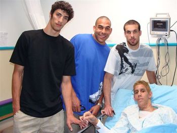 Ami Ortiz being visited by members of the Israeli basketball team.
