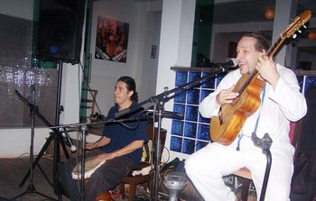 duett percussion (a. abreu "el pillo") and guitar (o. christian) show live in sayula beach 2006
