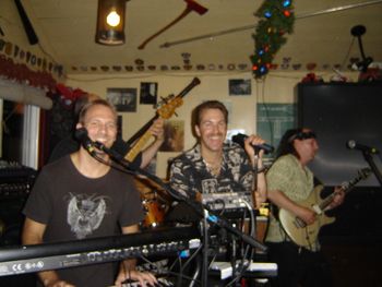 The Firehouse, Canarvon Aug 12 2007 YNN on Stage Jay Randy and Dr Phil
