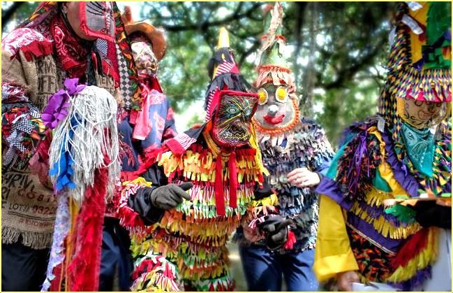 File:Mardi Gras revelers in costume inspired by both Japanese and scarecrow  motives in New Orleans Louisiana in the 1930s.jpg - Wikimedia Commons