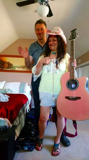 Luthier Syfon, The Pink Cowgirl and Dolly... back with Mummy.... Yaayy! I nearly cried when I saw her. She looks better, plays better and sounds better than ever! Thanks so much to Syfon and his lovely lady Mimi XX