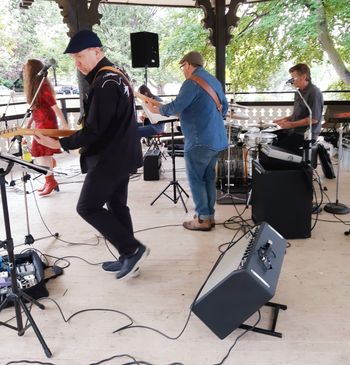 Lucie Walker Band on stage at Haywood Bandstand, Aug 11, 2019  with Les Toth, Mike Ellerbeck, John Texas Haynes, and Sandy (Sandy Bone) Smith (Jim Donnett photo)
