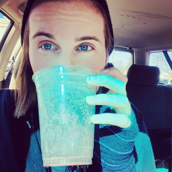 .. today’s strength and health injection was an incredible smoothie from food works: A mango blueberry agave and ? pollen blended infusion .. Absolutely recommended for support with seasonal transitioning - physical balancing efforts and overall mental clarity + stress and anxiety combatting. (assurable pulsations of positivity to follow).  ☀️✨
